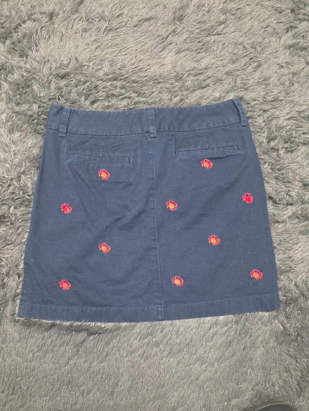 Vineyard Vines- Navy Mini Skirt with Red Crab Embroidery. Size 4